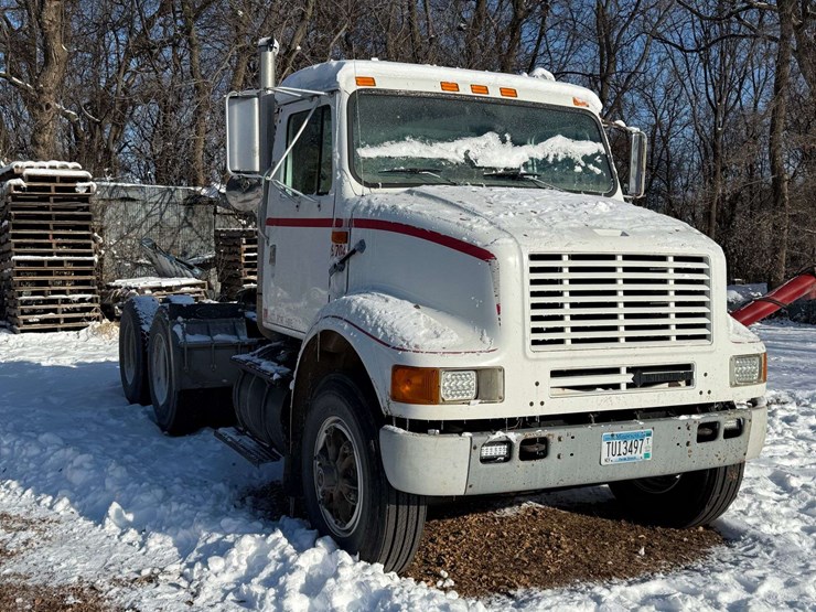1996-international-8100-image-5