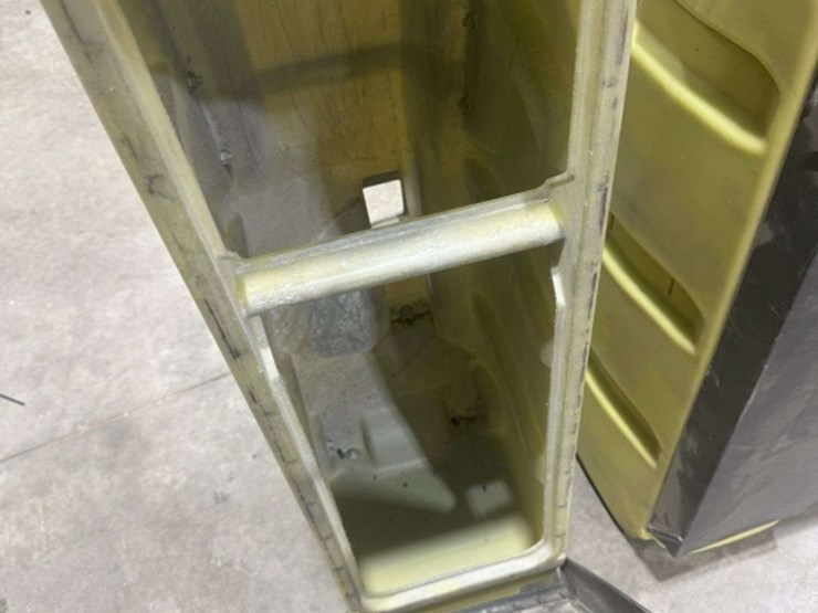 (12)-john-deere-3-bushel-boxes,-no-cracks,-in-great-shape,-buying-all-for-one-money-image-4