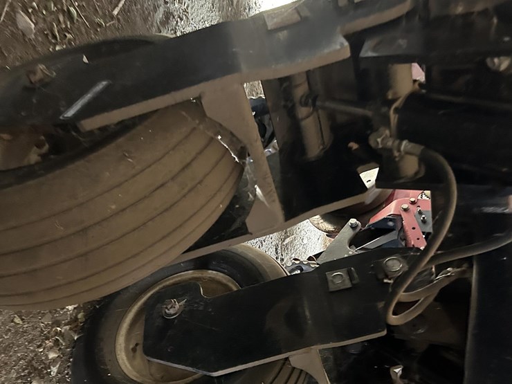 2004-white-8516-image-13