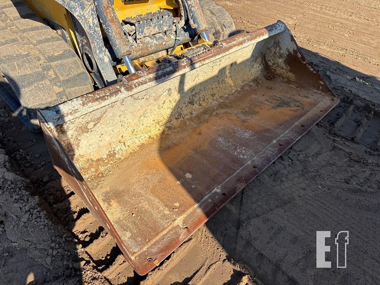 2021-deere-331g-image-22