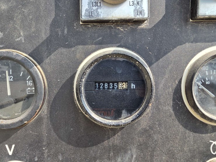 caterpillar-xq30-image-12