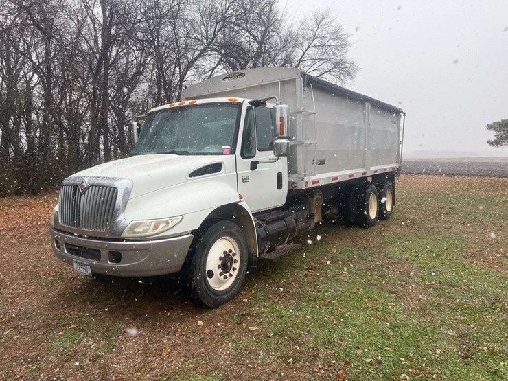 2004-international-durastar-4400-image-37