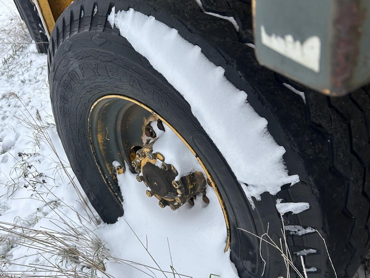 1981-oshkosh-green-snow-blower-image-26