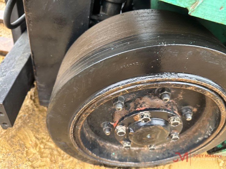 mitsubishi-fgc18-straight-mast-forklift-image-7