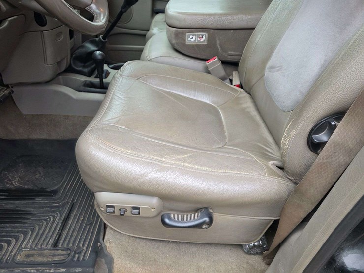 2005-dodge-ram-3500-image-29