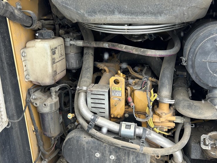 2016-caterpillar-259d-image-22