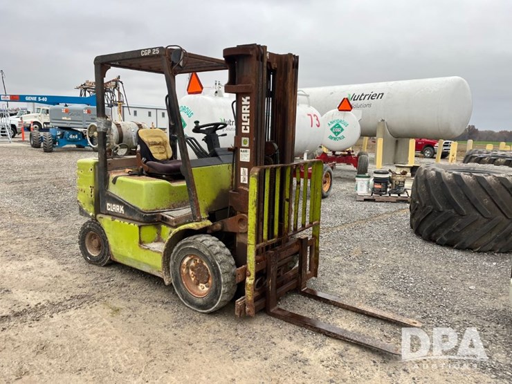 clark-cg25-forklift-(jn3492,-unit-76504)-image-3