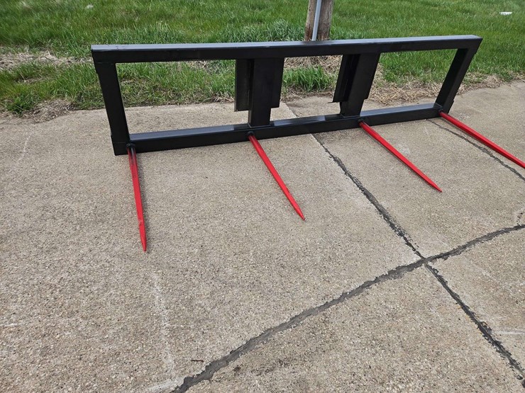 m&j-oldenburg-manufacturing-skidloader-double-bale-spear-image-1