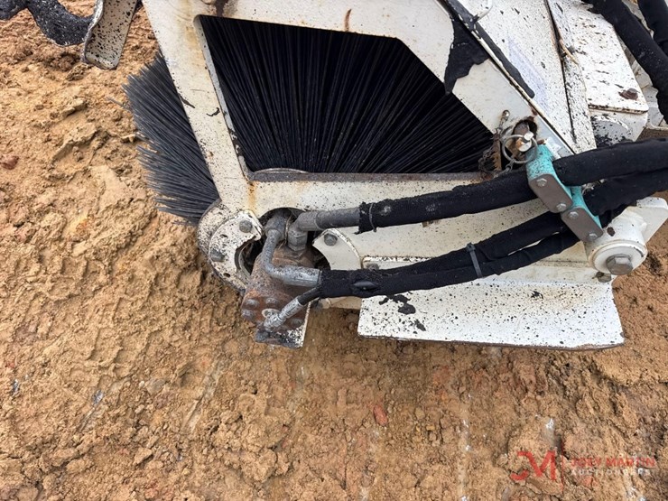 roadtec-fb-100e-sweeper-image-6