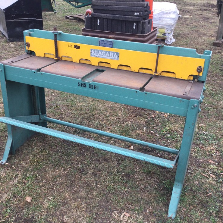#4797 • Niagara Metal Shears: Location: W2486 Smies Rd, Oostburg, WI 53070