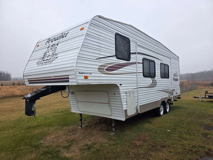 2004-prowler-fleetwood-5th-wheel-rv,-model-255-bhs,-12’-slide-out,-newer-19’-awning,-1-queen-front-b-image-11