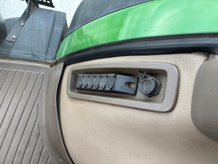 john-deere-8335r-image-83