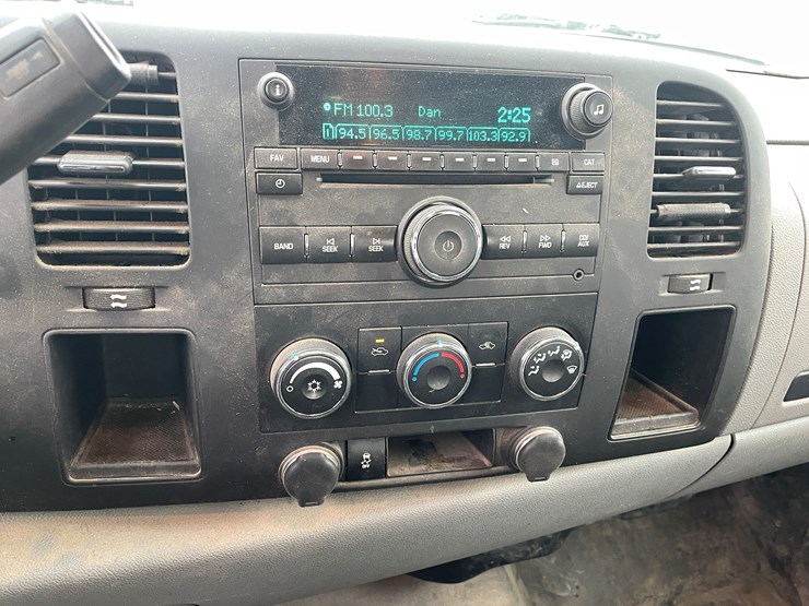 #1125-•-2013-chevrolet-silverado-pickup-truck-(has-mn-title)-image-28