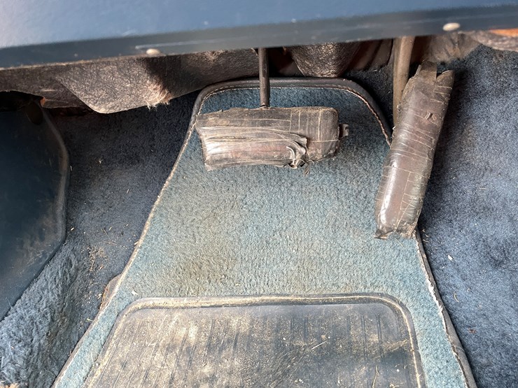 #1200-•-1986-ford-crown-victoria-**recommend-trailering**-(has-mn-title)-image-21