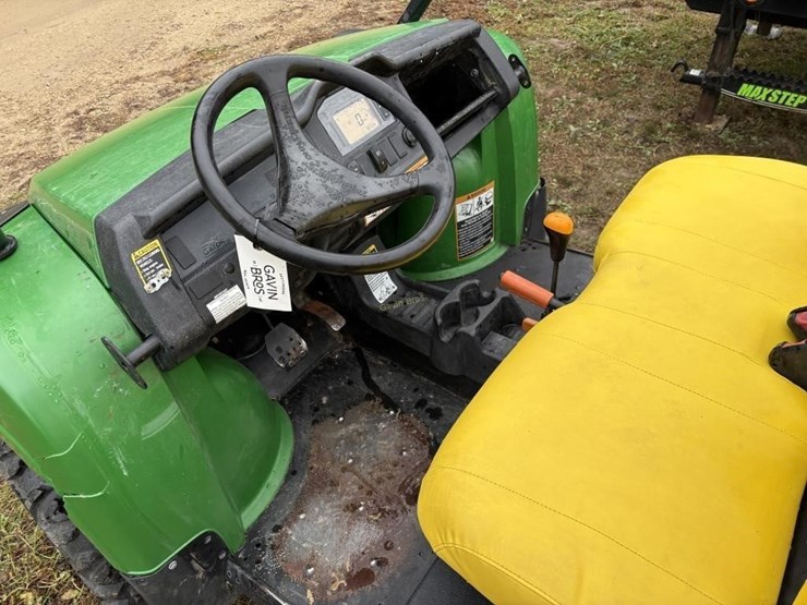 2014-john-deere-gator-image-11