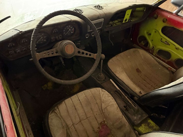 1970-fiat-spider-convertible,-non-running,-turns-over,-with-title-and-books-image-11