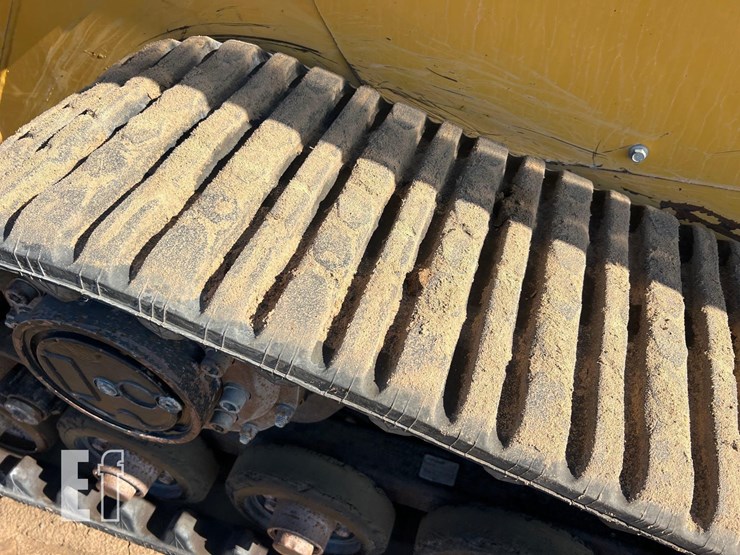 2015-caterpillar-257d-image-15