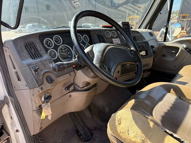 2006-sterling-rollback-truck,-101"x27'-bed,-winch,-automatic-transmission,-388k-miles,-11r22.5-tires-image-23