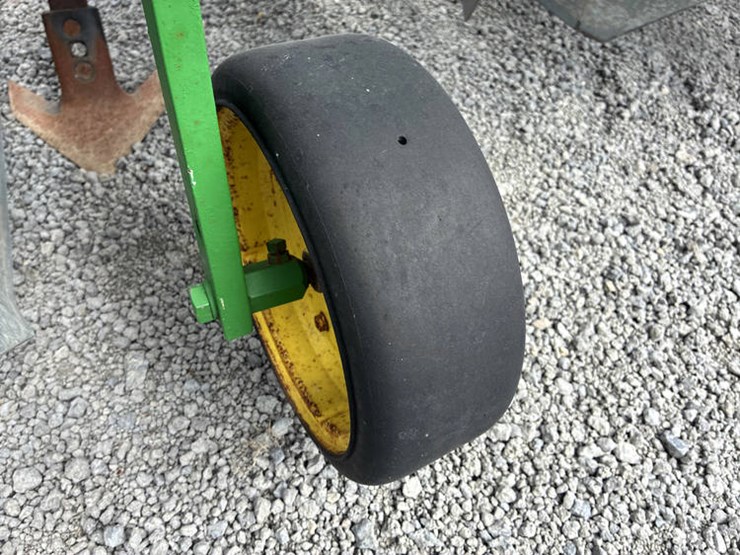 john-deere-845-image-28