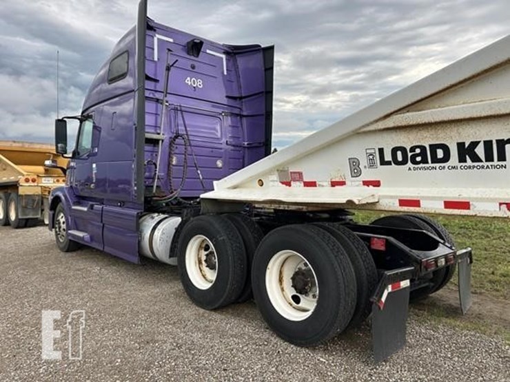 2015-volvo-vnl42t670-image-5