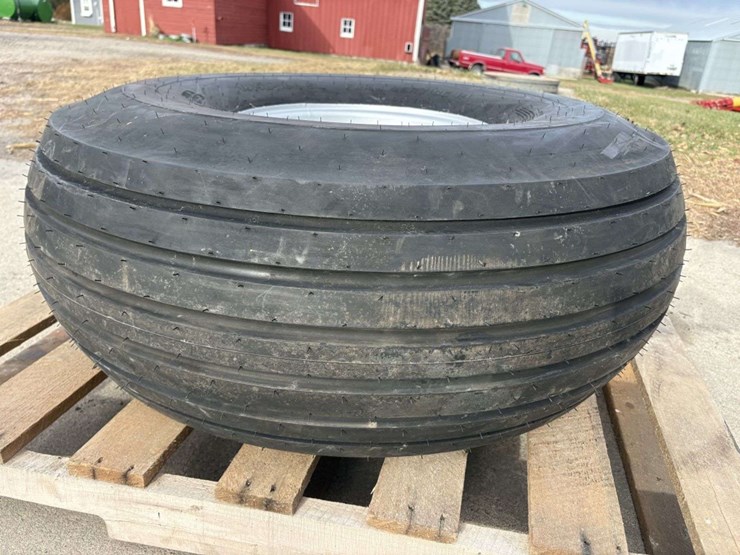 titan-16.5l-16.1sl-new-10-ply-tire-on-silver-8-bolt-ag-rim-image-7