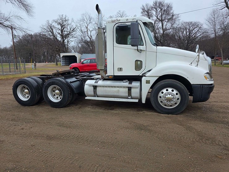 2007-freightliner-cl120-day-cab-semi,-978,000-miles,-detroit-series-60-–-14l-engine,-515hp,-10-speed-image-8