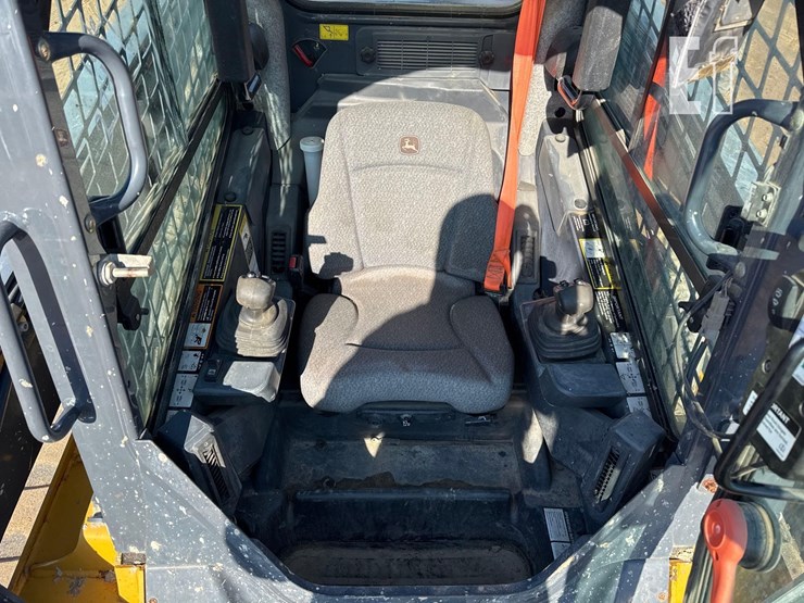 2021-deere-331g-image-24