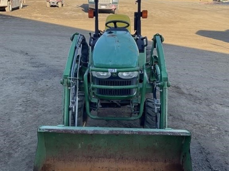 john-deere-2320-image-3