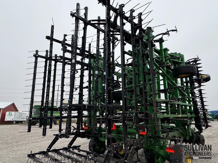 2022-john-deere-2330-image-17