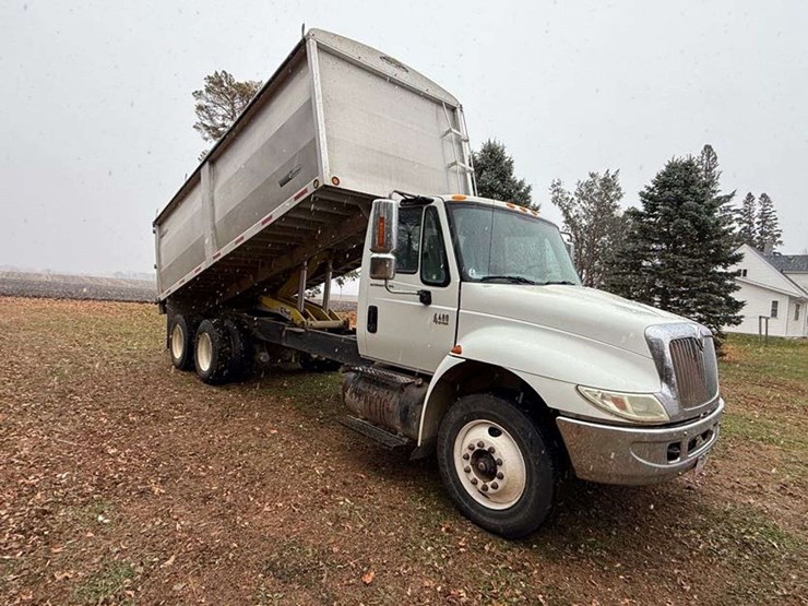 2004-international-durastar-4400-image-6