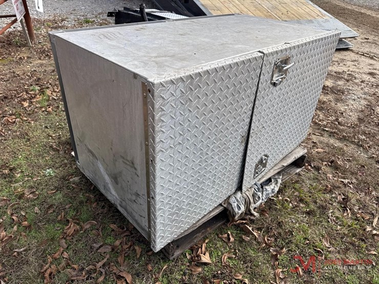 aluminum-under-body-truck-box-image-1