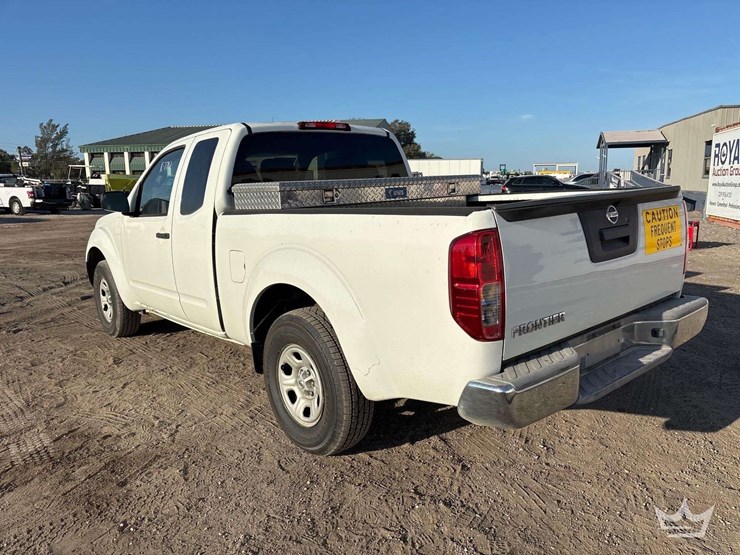 2015-nissan-frontier-image-4