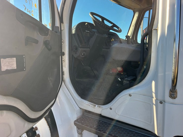 05-freightliner,-m2,-20’johnny-gregory-dump-grain-body,-5’-sides,-image-17