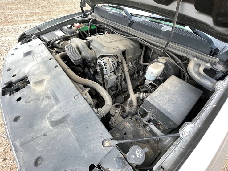#1125-•-2013-chevrolet-silverado-pickup-truck-(has-mn-title)-image-19