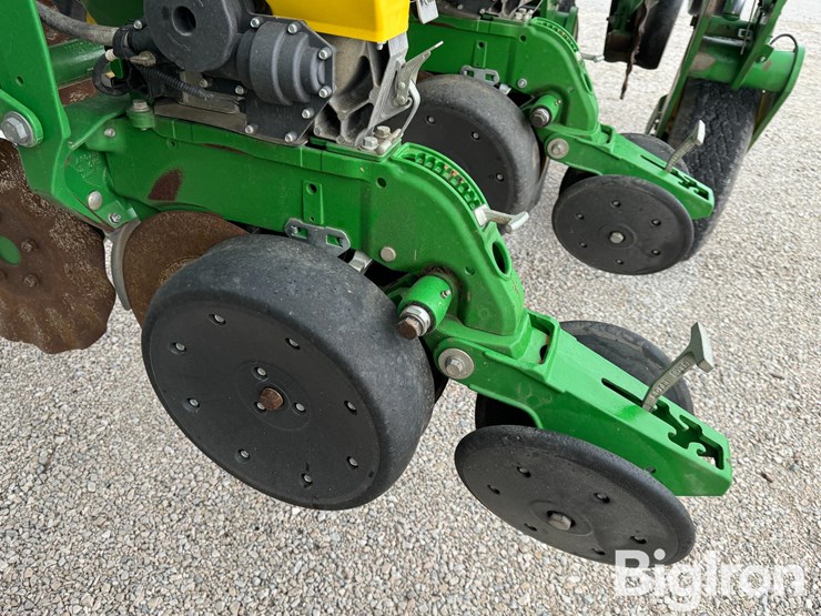 2015-john-deere-1795-image-16