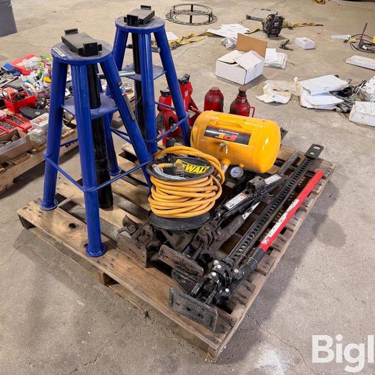 Various Jacks & Air Bubble W/ Hose