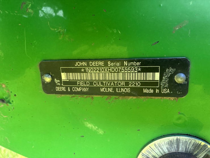john-deere-2210-image-2