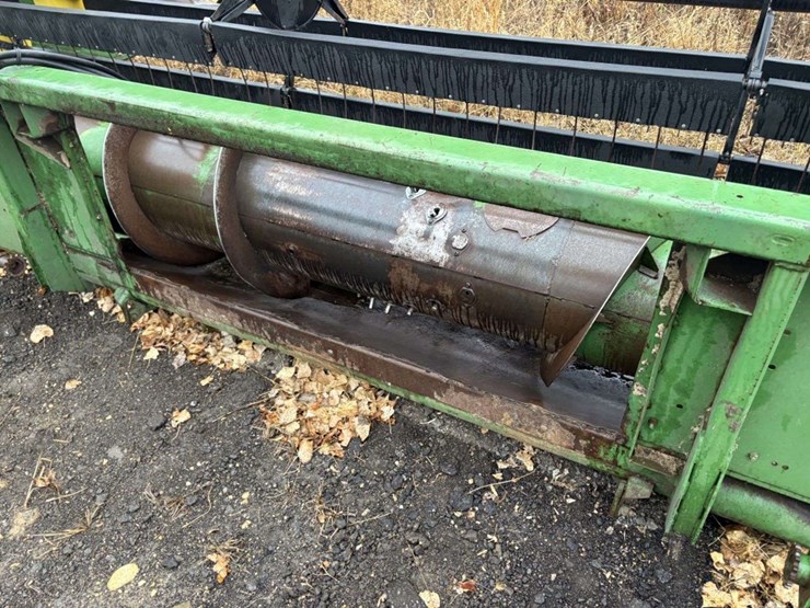 john-deere-220-image-7