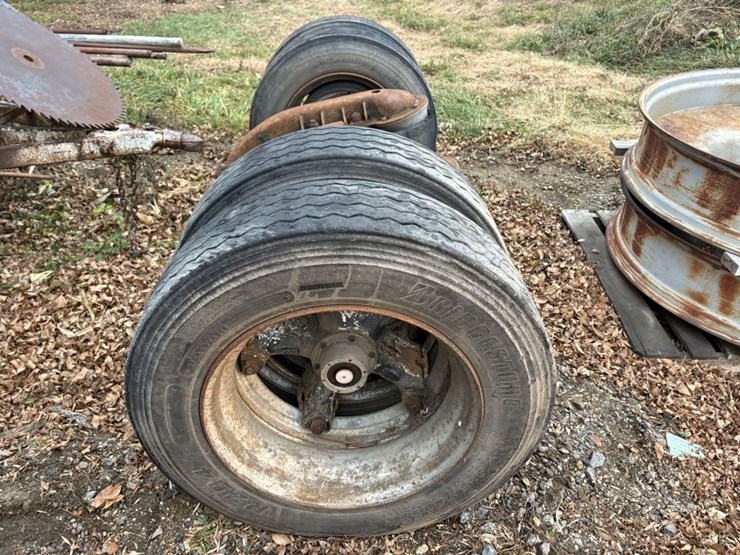 neway-truck-tag-lift-axle,-255/70r22.5-duals-on-spokes,-air-brakes-image-3