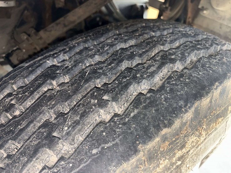 1983-international-co9670-cabover-semi-tractor,-xl-series,-400-cummins,-13-speed,-11r24.5-rears-on-s-image-24