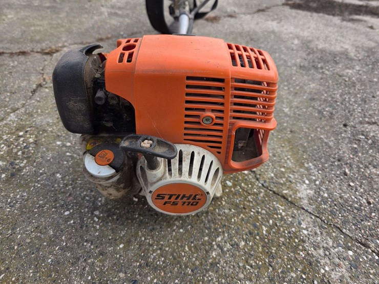 stihl-fs110-weed-eater-with-extra-parts,-used-this-summer,-works-as-it-should-image-10