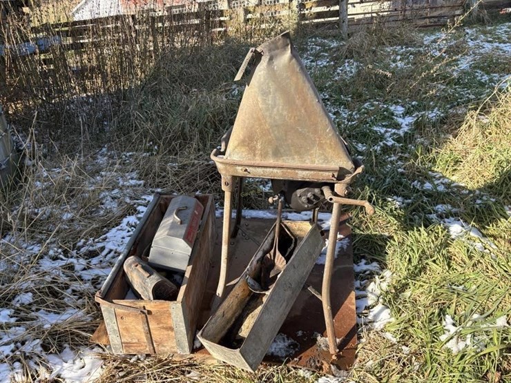 iron-forge-&-wood-toolbox-w/contents-image-1