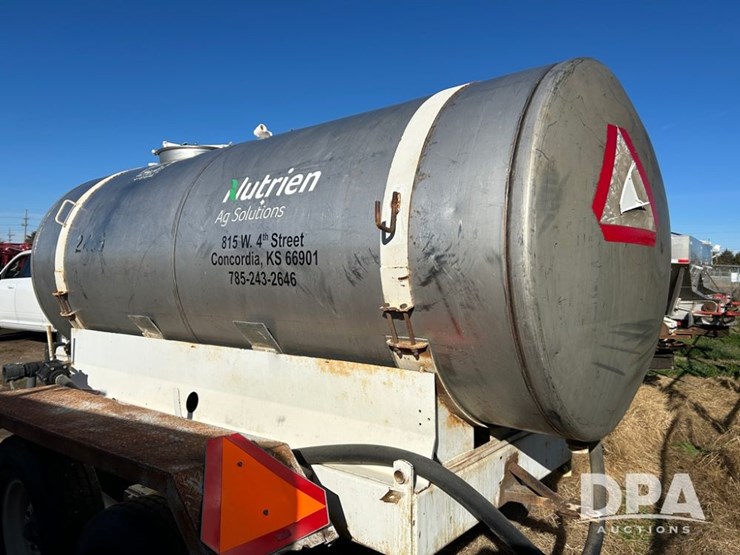 liquid-nurse-trailer-(cp1356,-tank-2459)-image-4