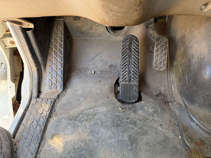 2006-sterling-rollback-truck,-101"x27'-bed,-winch,-automatic-transmission,-388k-miles,-11r22.5-tires-image-29