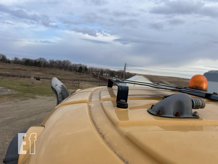 2014-challenger-mt585d-image-51