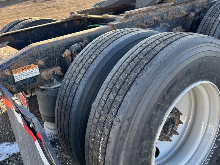 2012-freightliner-cascadia-125-image-49