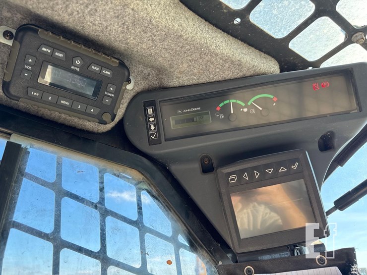 2021-deere-331g-image-28