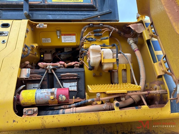 komatsu-d61pxi-24-image-6