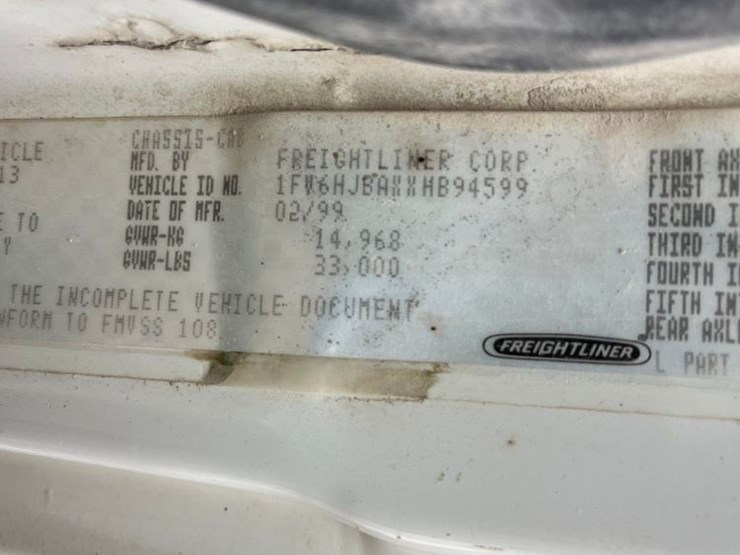 1999-freightliner-fl70-image-63