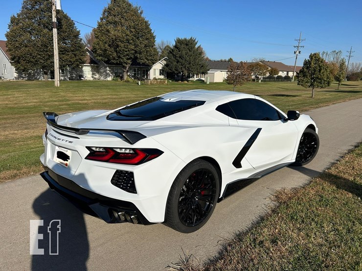 2021-chevrolet-corvette-image-13